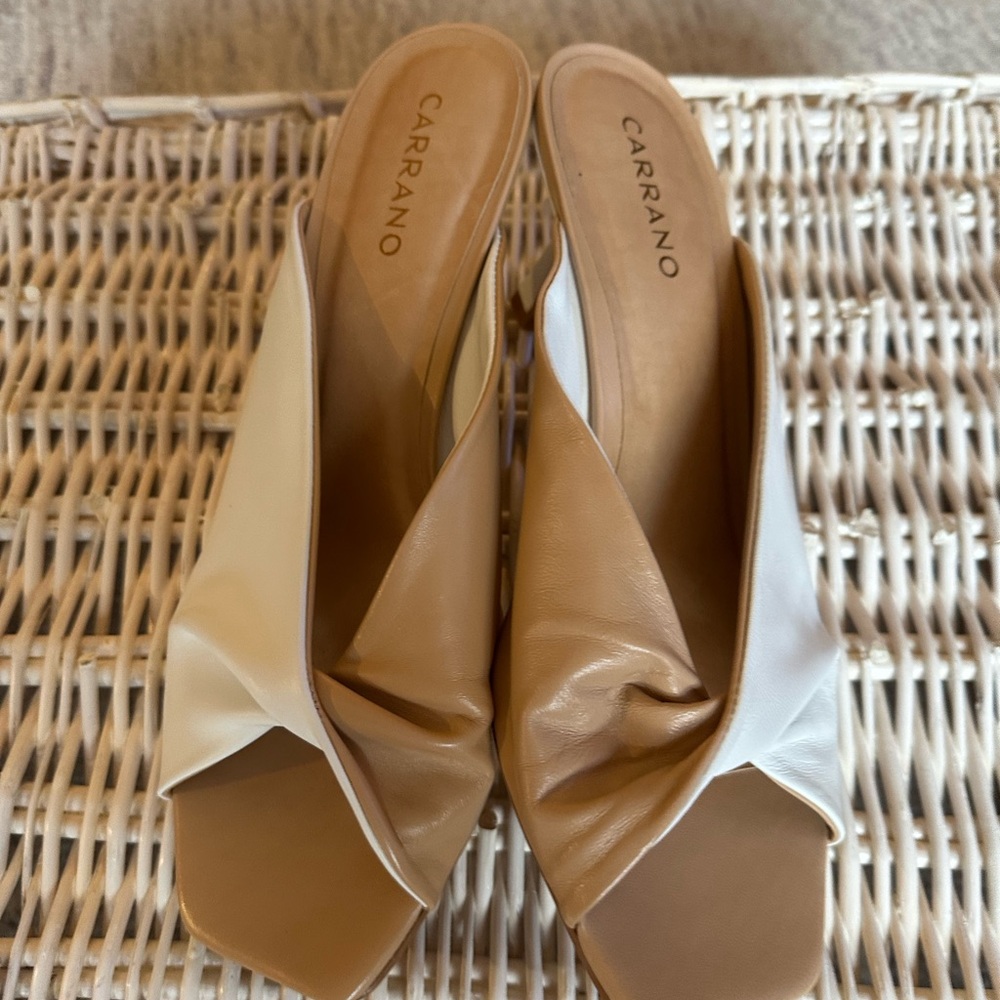 Carrano Women's Elegant Cream and Tan Mules - Picture 4 of 10